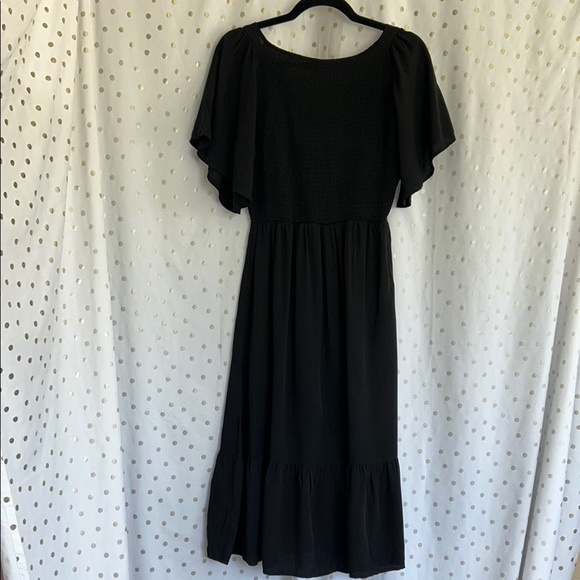 Elegant Black Midi Dress - Picture 5 of 15